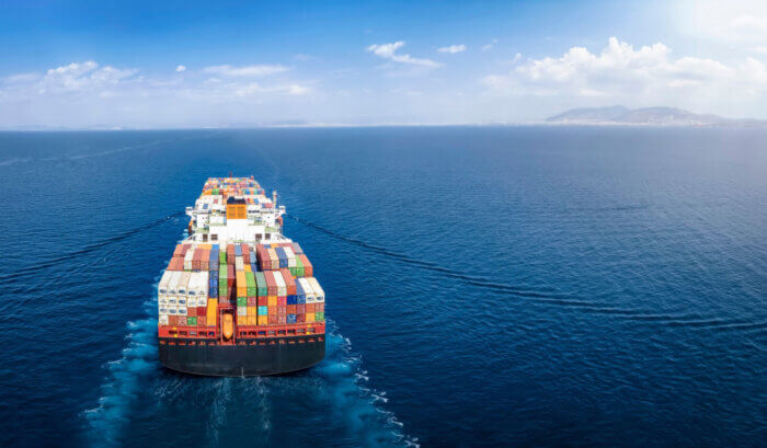 Onboard carbon capture and storage (OCCS)